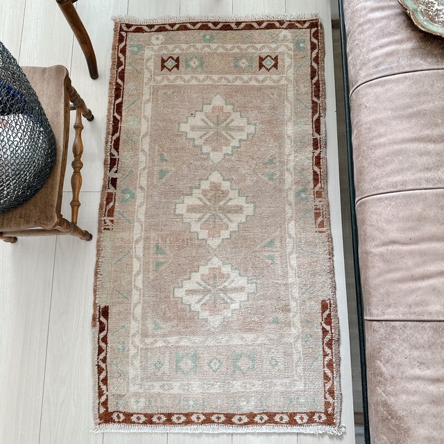 トルコ ヴィンテージラグ TR024 | クルシェヒル | 54cm × 99cm