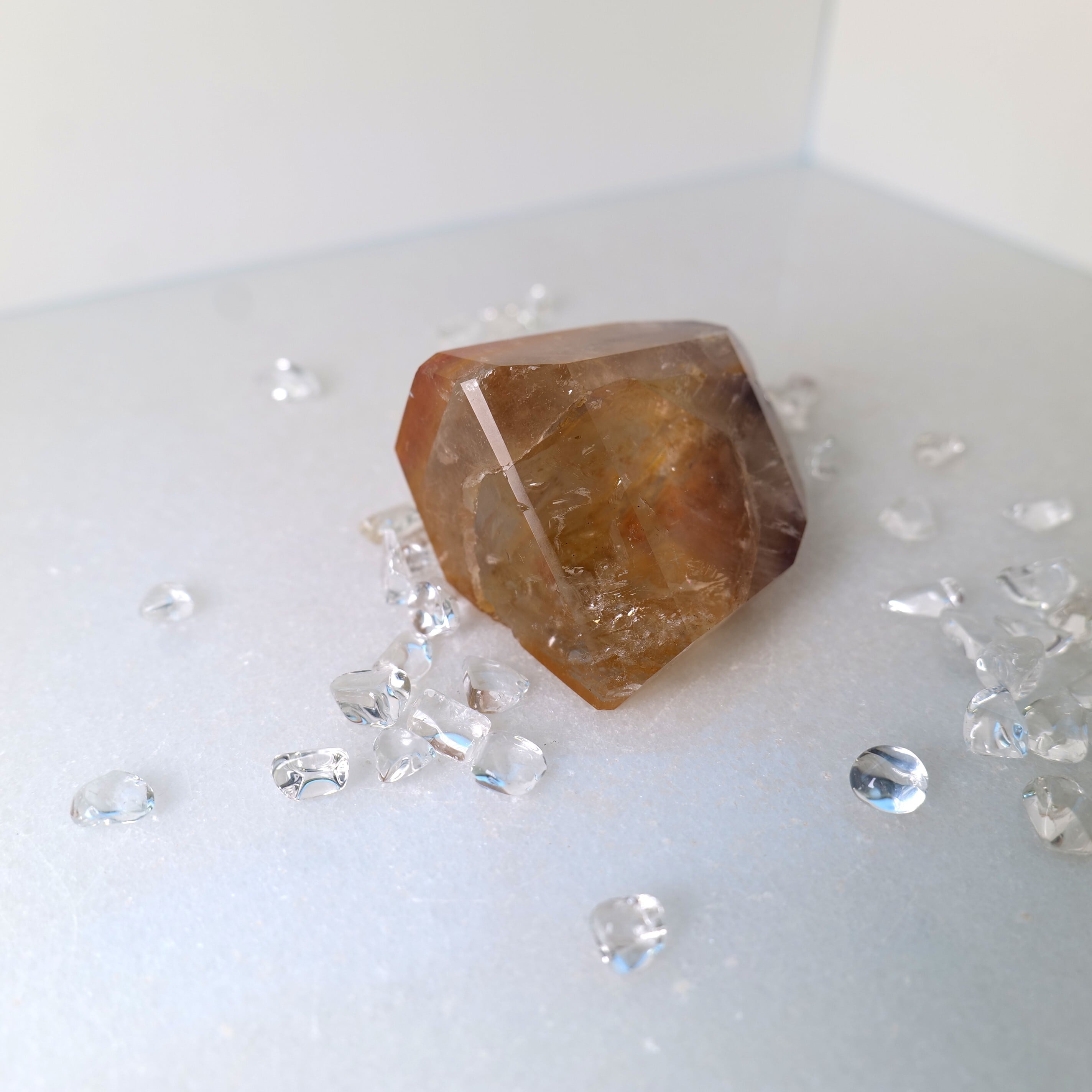 【虹色の輝きと幾重もの鉱物が織りなす、神秘の世界を宿す希少水晶】ELOクォーツ（ドリームコートレムリアンシードクリスタル）2A ポリッシュポイント　120　G20_1