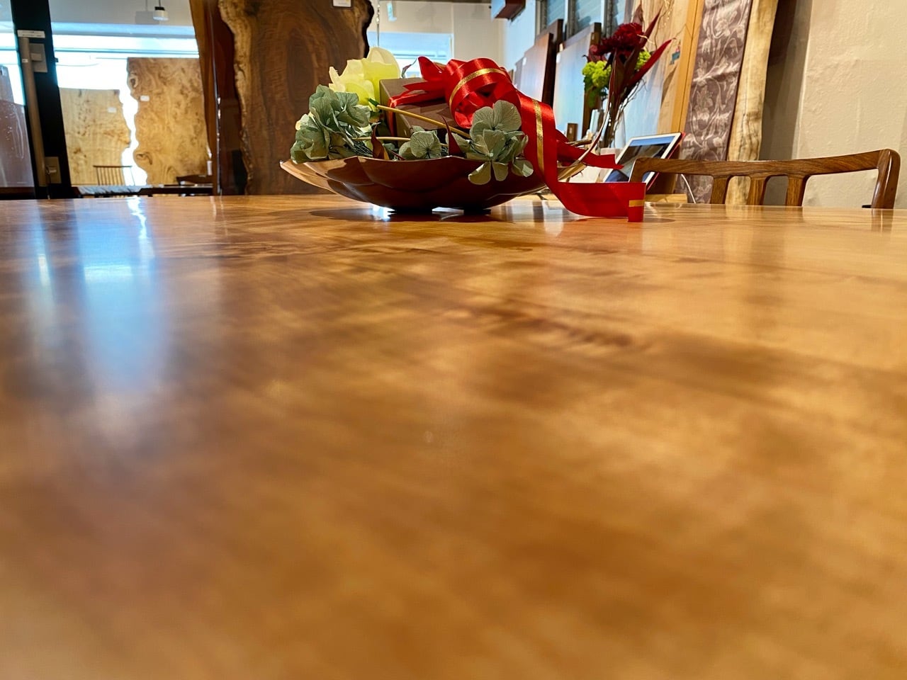 真樺（マカバ） 全面杢 一枚板 1880×910-960-910×70 221488 | 千年家具