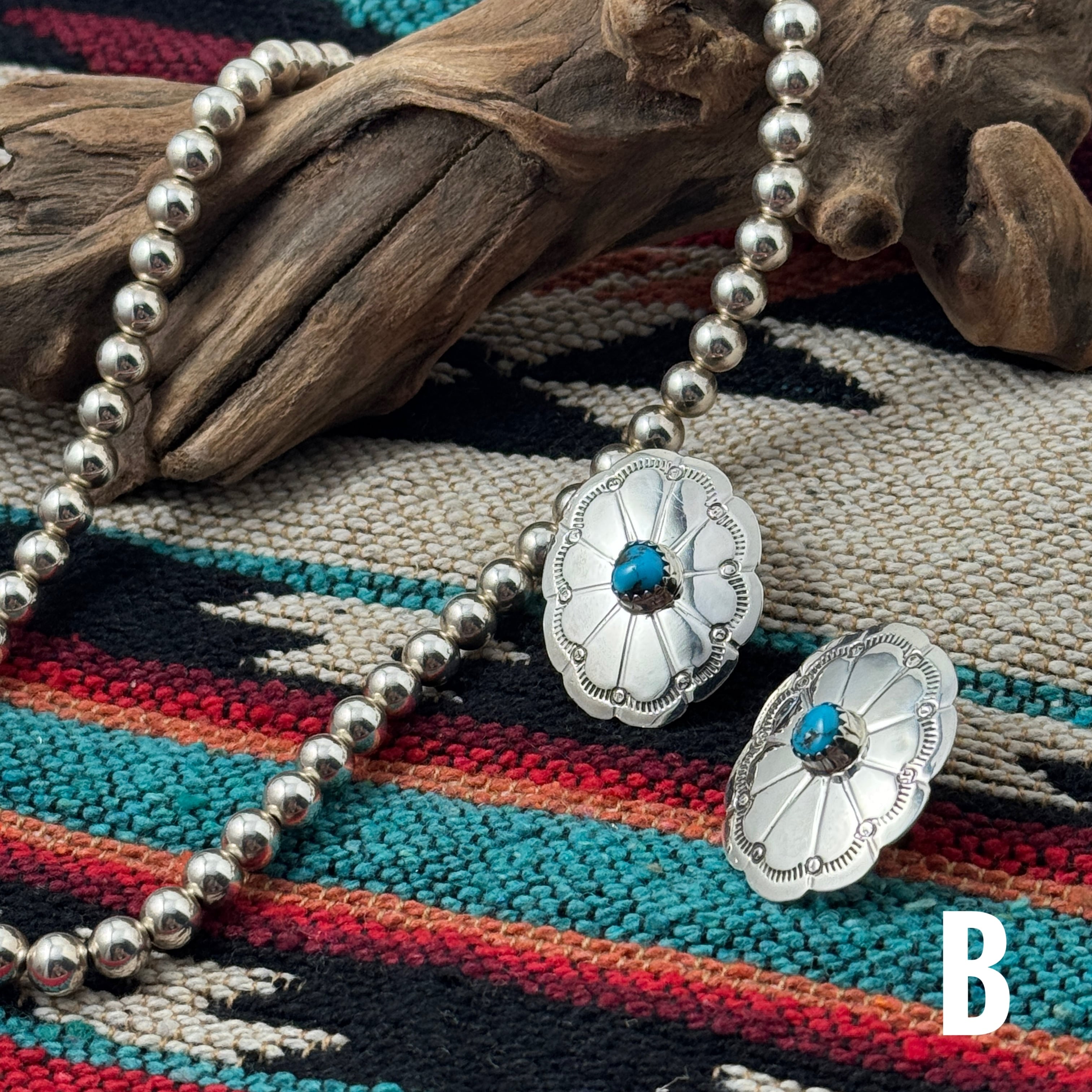 Indian Jewelry》 ターコイズ センター イン オーバル コンチョ ピアス