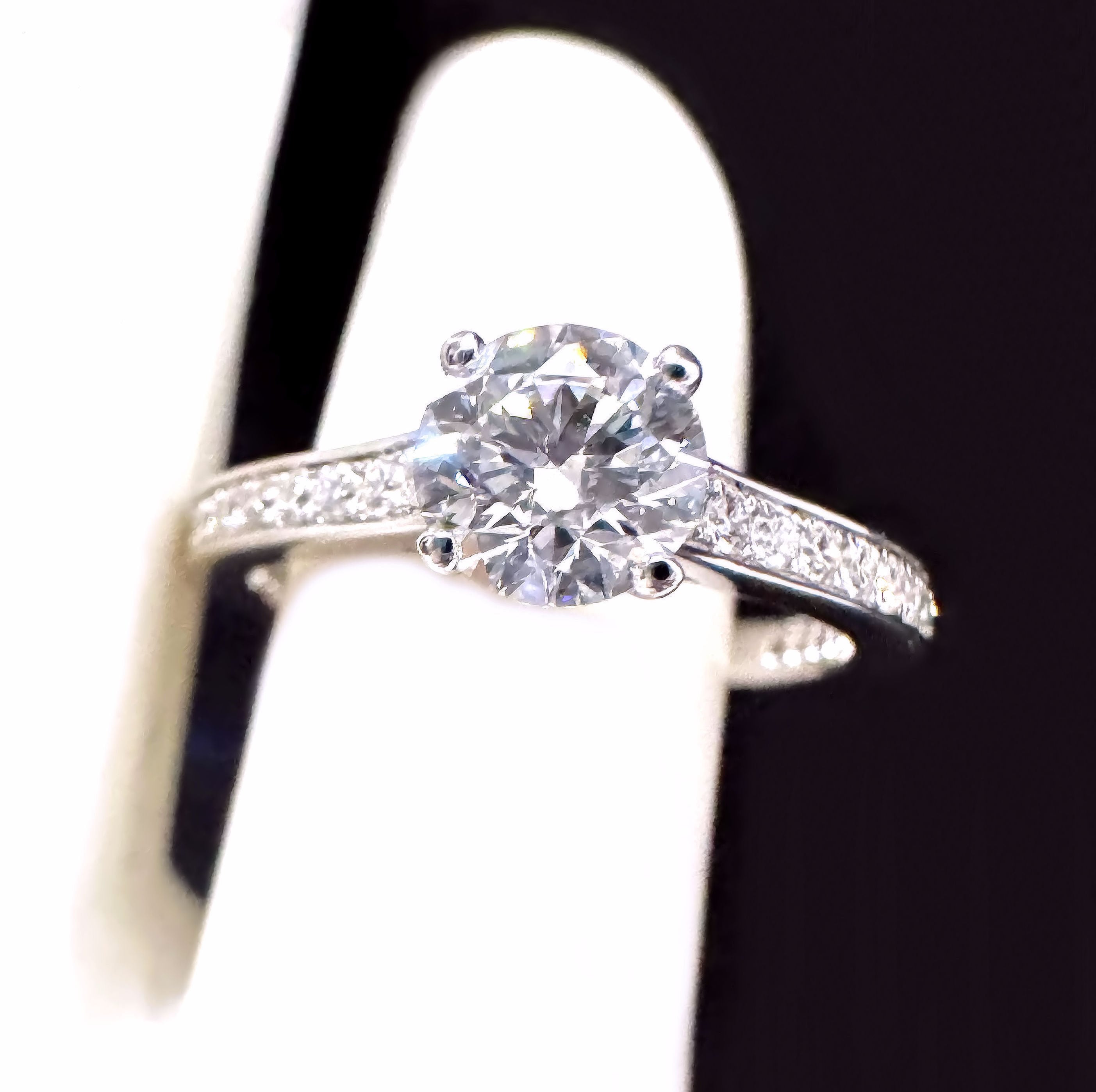 GRAFF エンゲージメントリング フレーム GRAFF グラフ フレーム ラウンド ダイヤモンド エンゲージメント