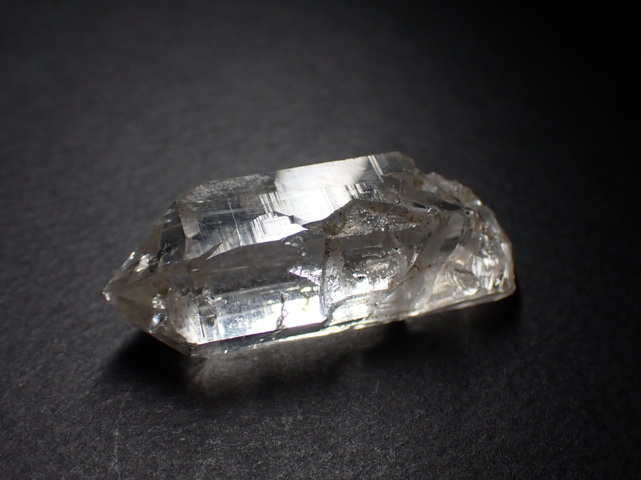 インド マニハール産 ヒマラヤ水晶/Himalayan Quartz 原石 A-QRZ671