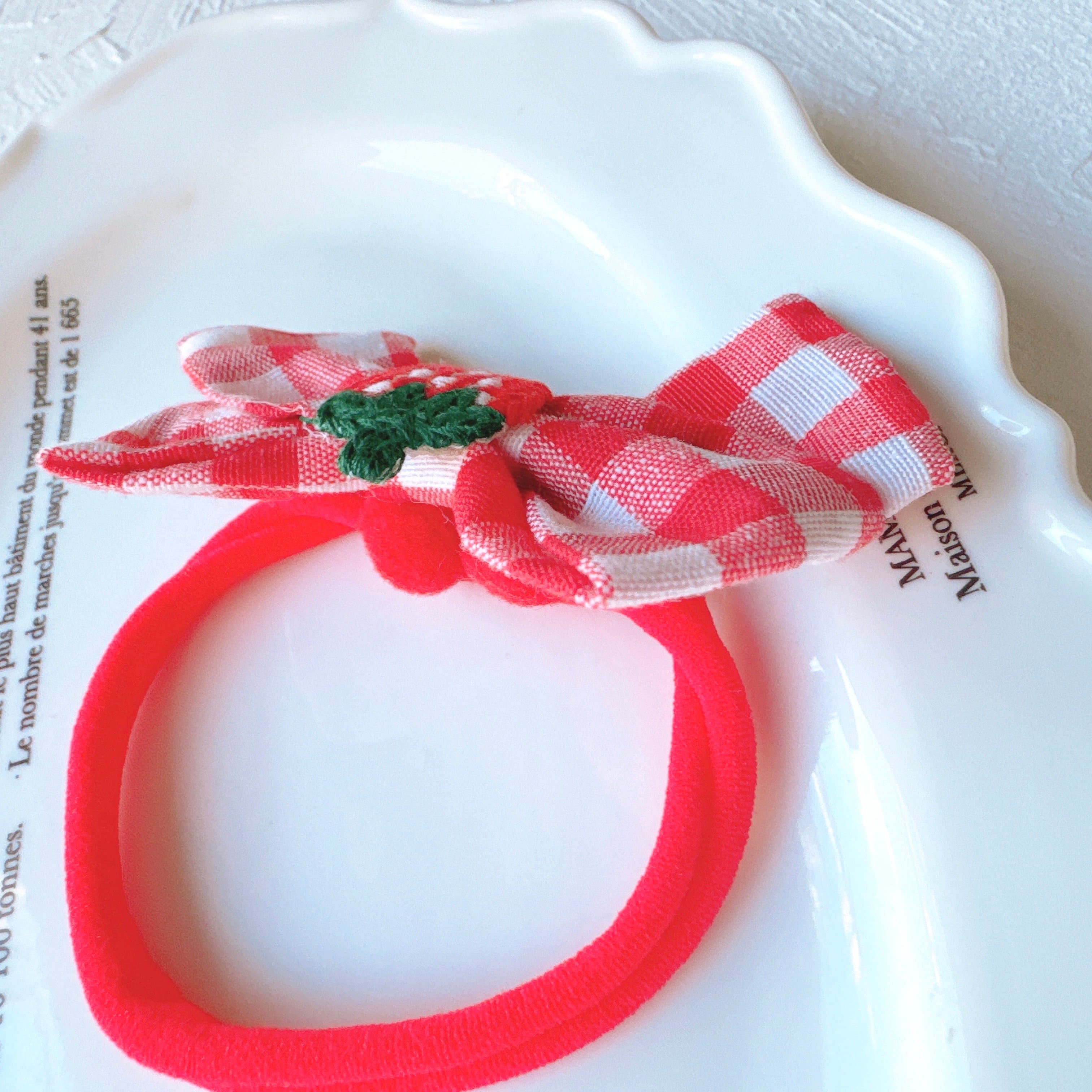 いちごリボンヘアバンド(後ろ支え付き)