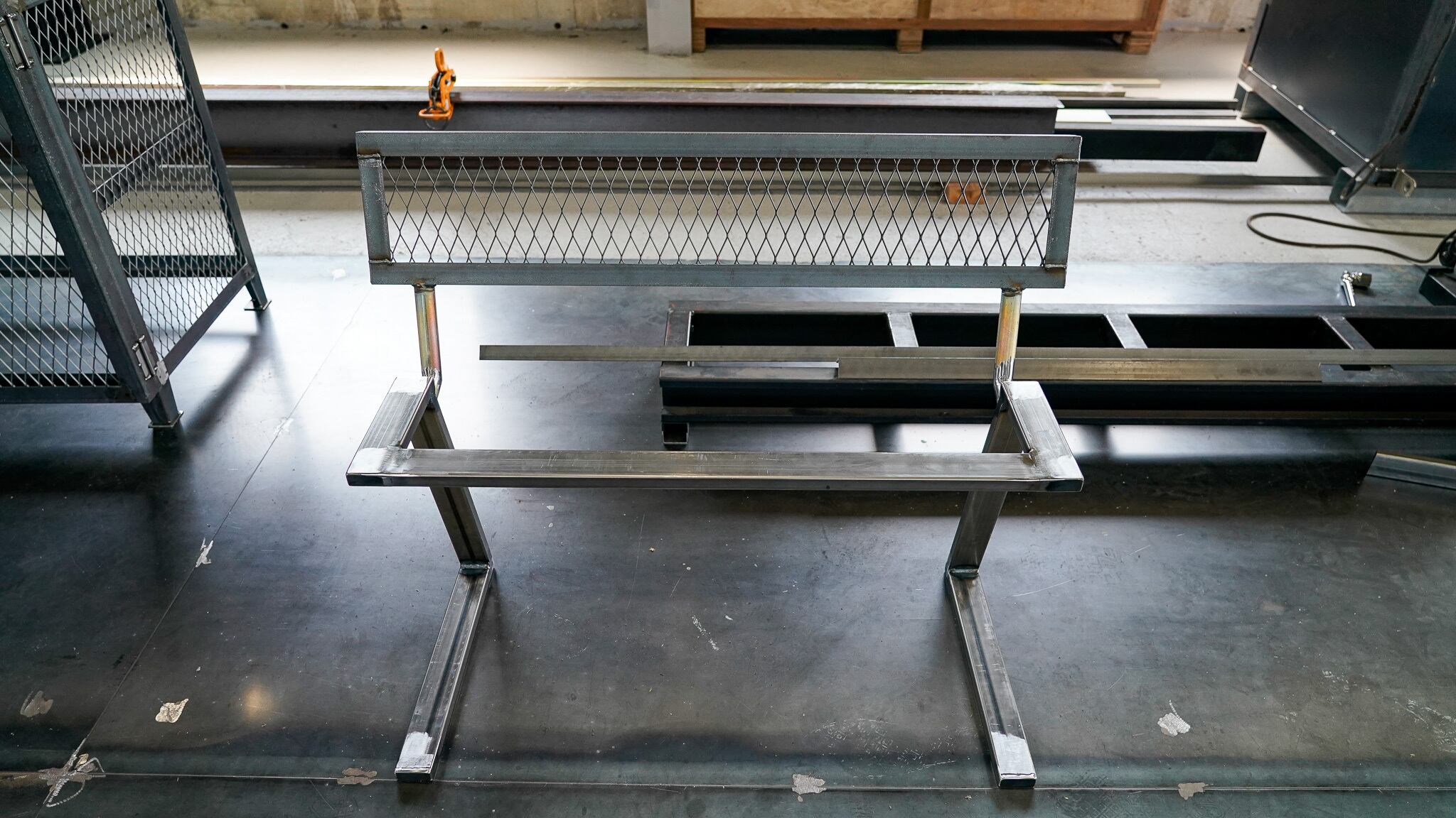 アイアンベンチ | ferro industrial furniture