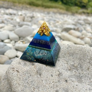 黒青龍さま光のピラミッドオルゴナイト