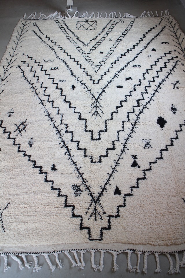 Moroccan rug BeniOurain 314×226cm　No281