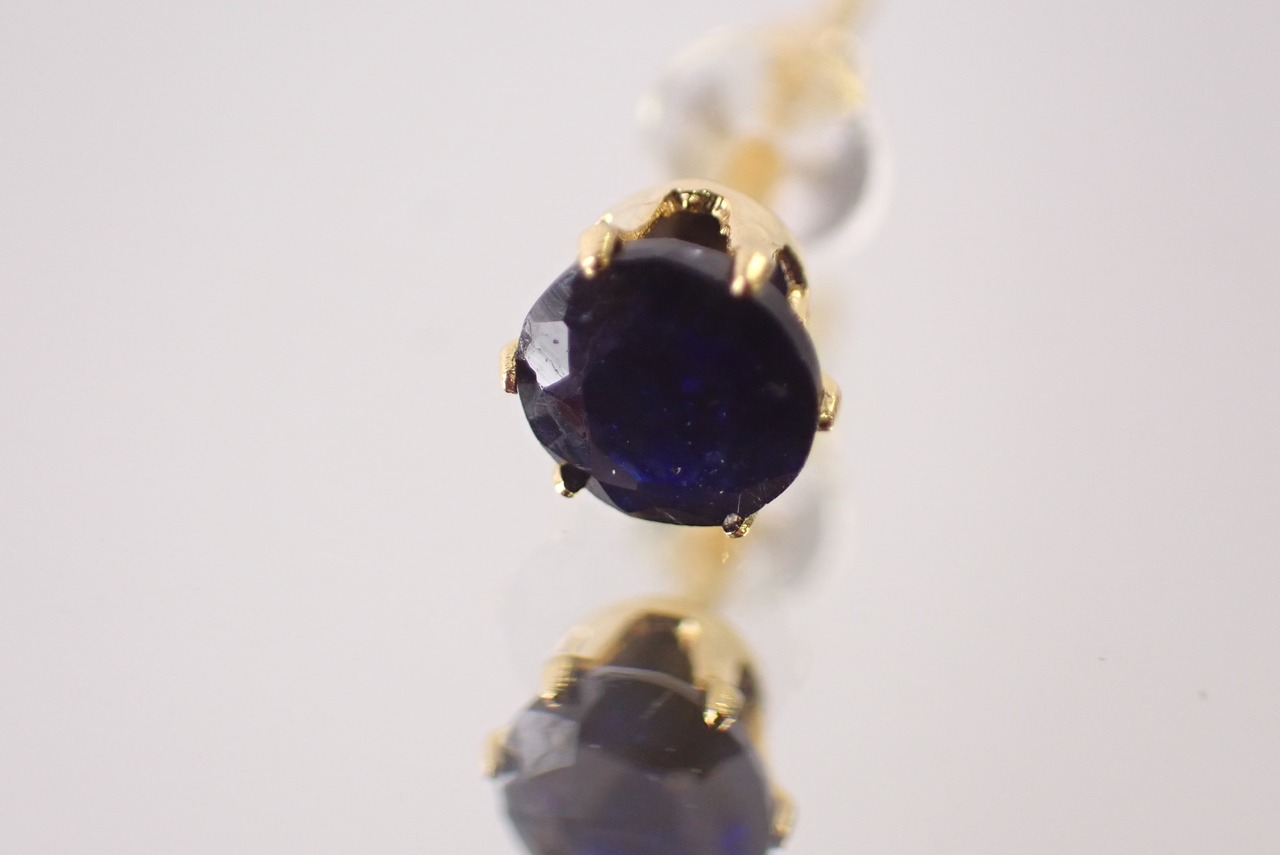 サファイアピアス　約4mm　[D9-119]