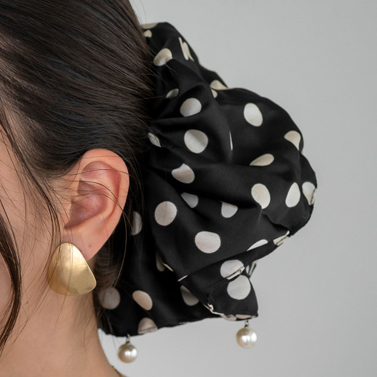 【ネコポス便】ヘアアクセ シュシュ パール ドット柄 水玉 髪留め ヘアアクセサリー ビッグシュシュ 揺れるパール ヘアゴム 大人っぽい まとめ髪 2700