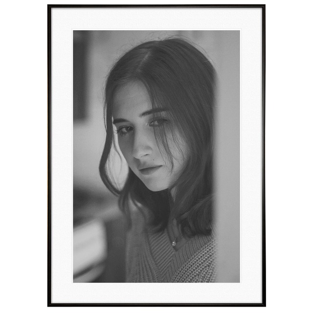 人物写真 まなざしを送る女性 インテリア アートフォトポスター額装 AS4695