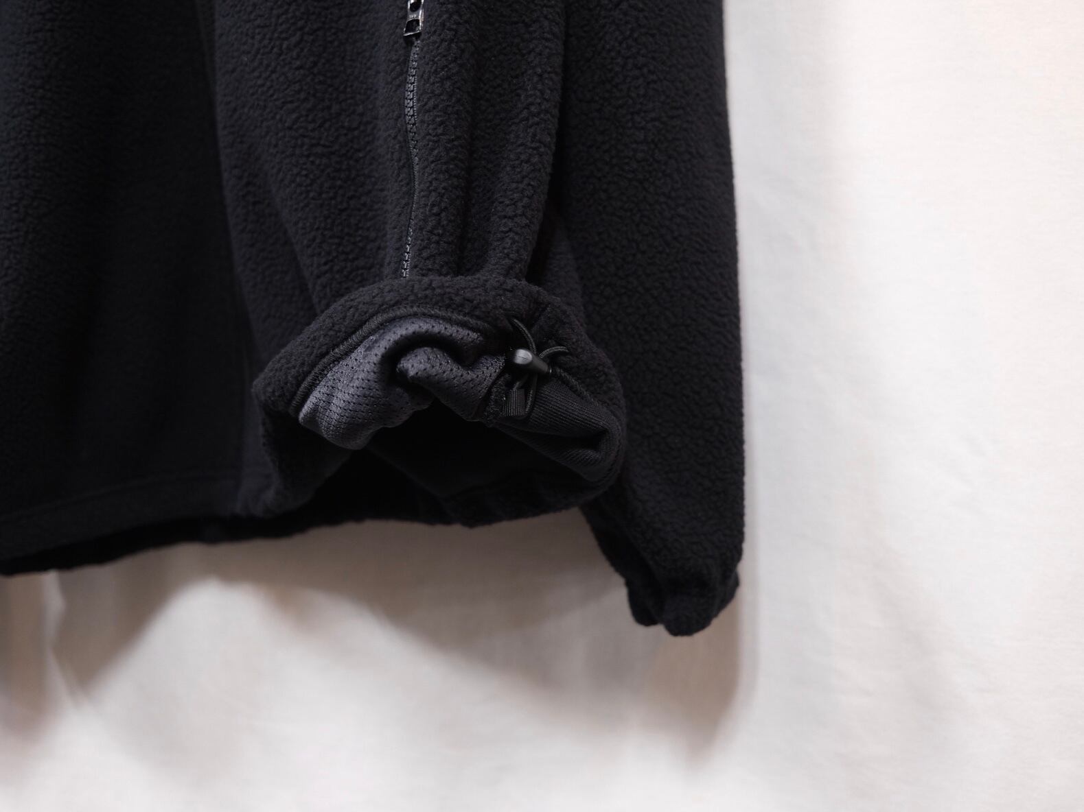 UNIVERSAL PRODUCTS.” POLARTEC®︎ FLEECE JACKET BLACK UNIVERSAL PRODUCTS.” POLARTEC®︎ FLEECE JACKET BLACK