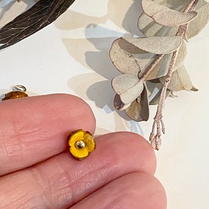 【アウトレット3D立体レザーフラワー】ビオラSS  ピン付き (イエロー)8個入