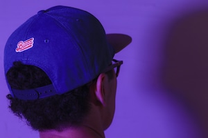 MOCO LOGO SUEDE PEAK WASHED CANVAS SNAPBACK [BLUE]