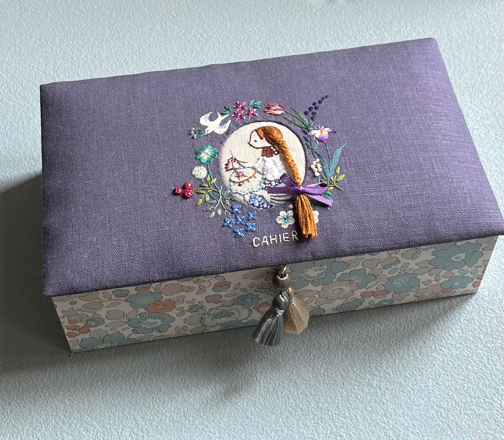 刺繍作品　カルトナージュボックス「beautiful moment」