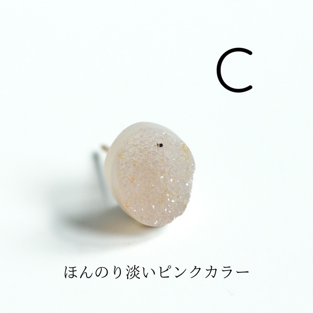 14kgf｜そっと光る朝露のかけら｜ドゥルージーアゲートの片耳スタッドピアス・一点もの