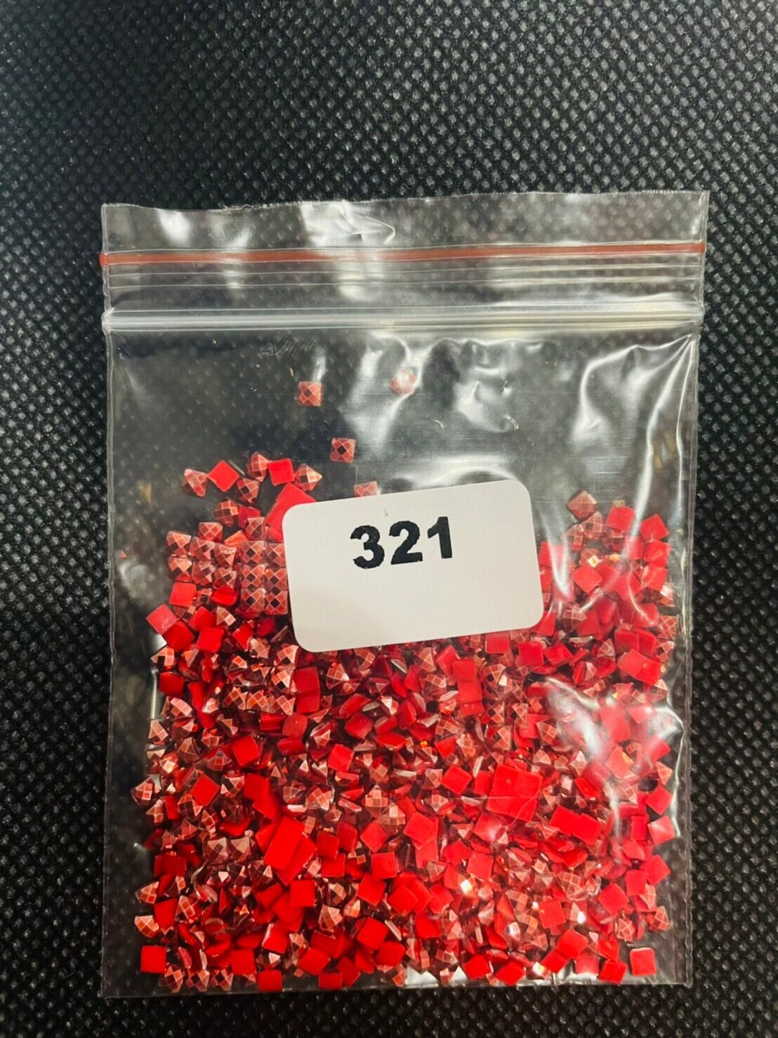 【321番】メタリックビーズ⭐︎四角(square)ビーズ 5g入り