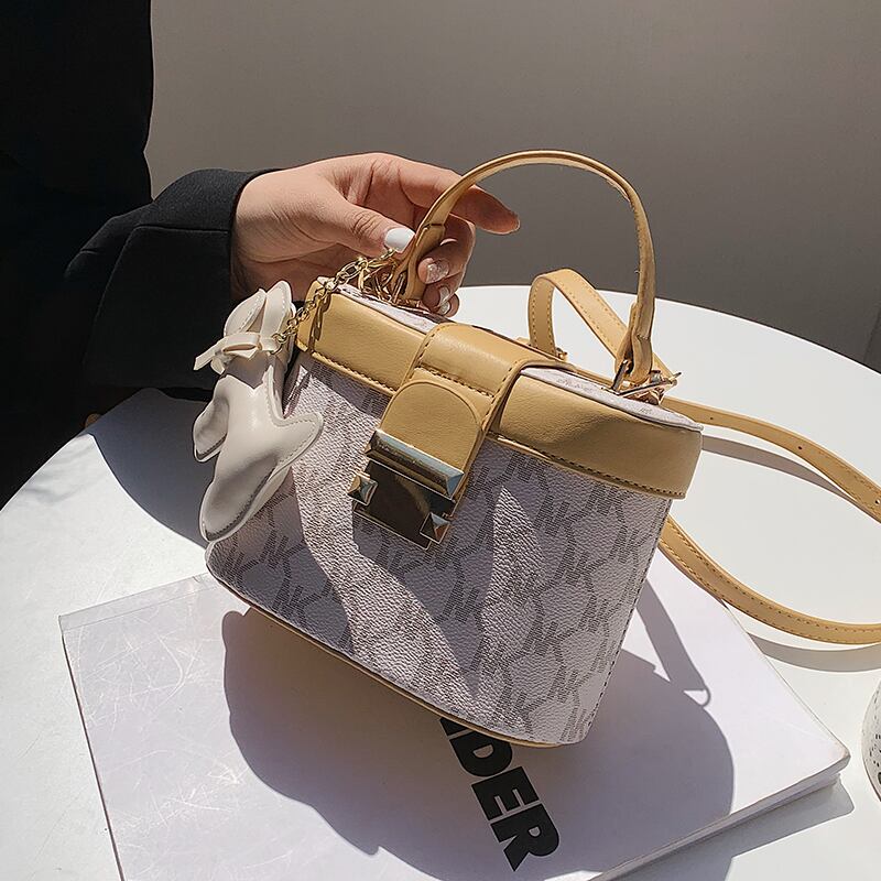 サマーレッドスタイル 夏物 ハンドバッグ 手作りハンドバック91332315473