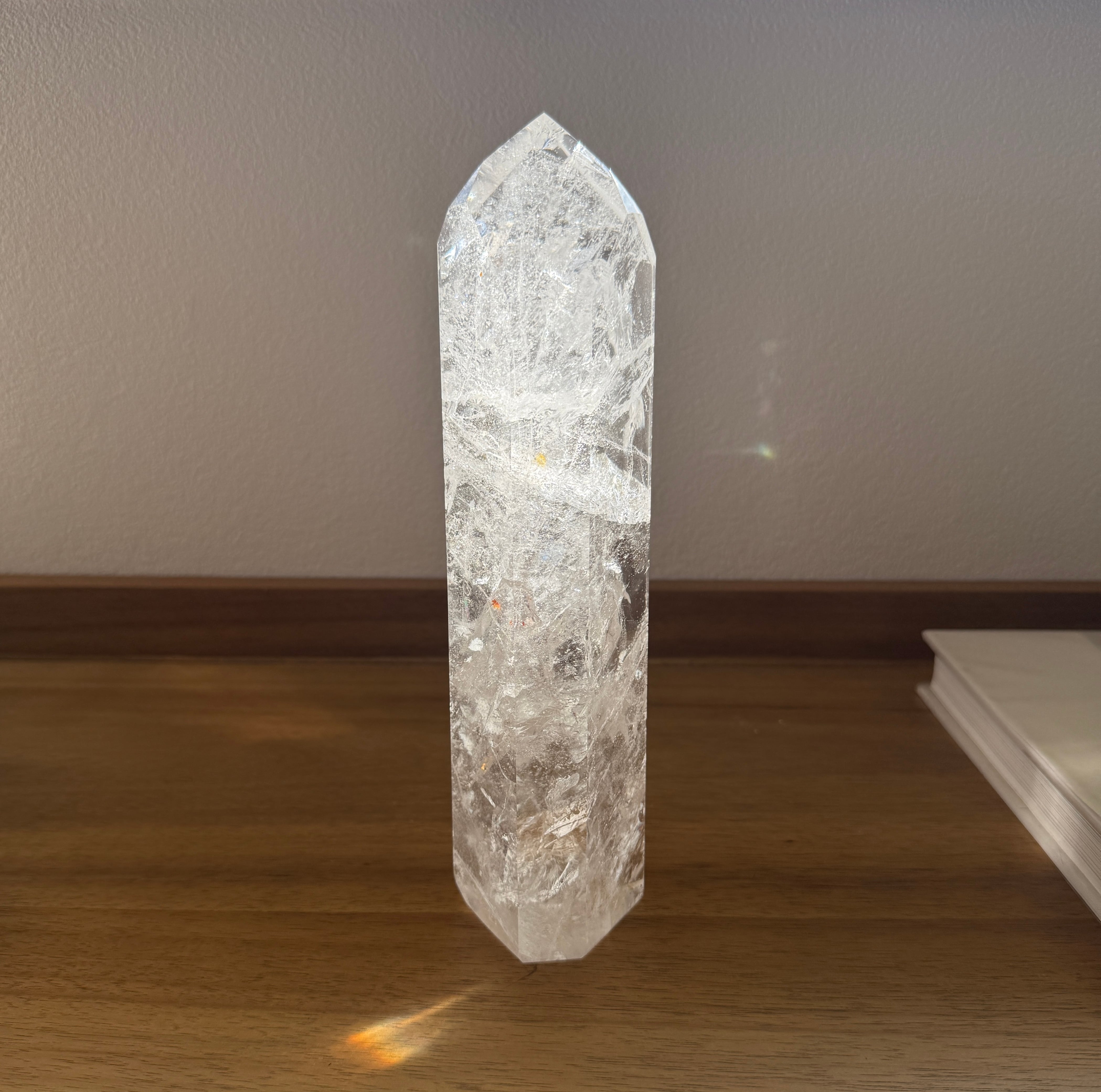 溢れる光のアート水晶 タワー ブラジル産 Rock Crystal Tower with