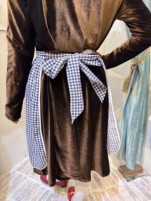 vintage houndstooth print apron