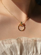 Holder necklace