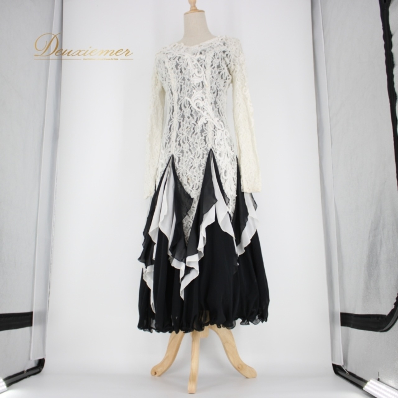 社交ダンス 衣装 スタンダード ドレス ワンピース レッスンウェア パーティ衣装 オールシーズン 白 黒 ホワイト系 ブラック系 大人っぽい 長袖 レース素材 洗練された シック おしゃれ 上品 フォーマル カジュアル スタイル 結婚式 バッグ スカート ルームウェア イベント ダンスパフォーマンス レディース 体型カバー 上下セット