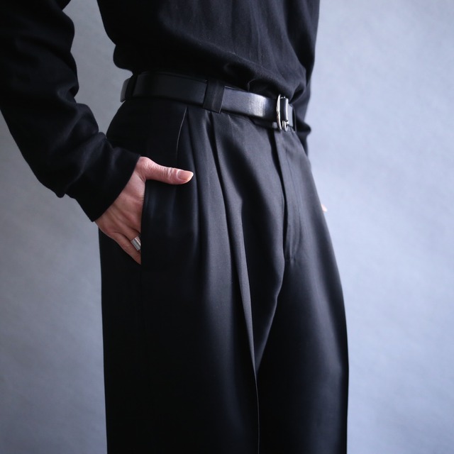 3-tuck tapered silhouette black wide slacks