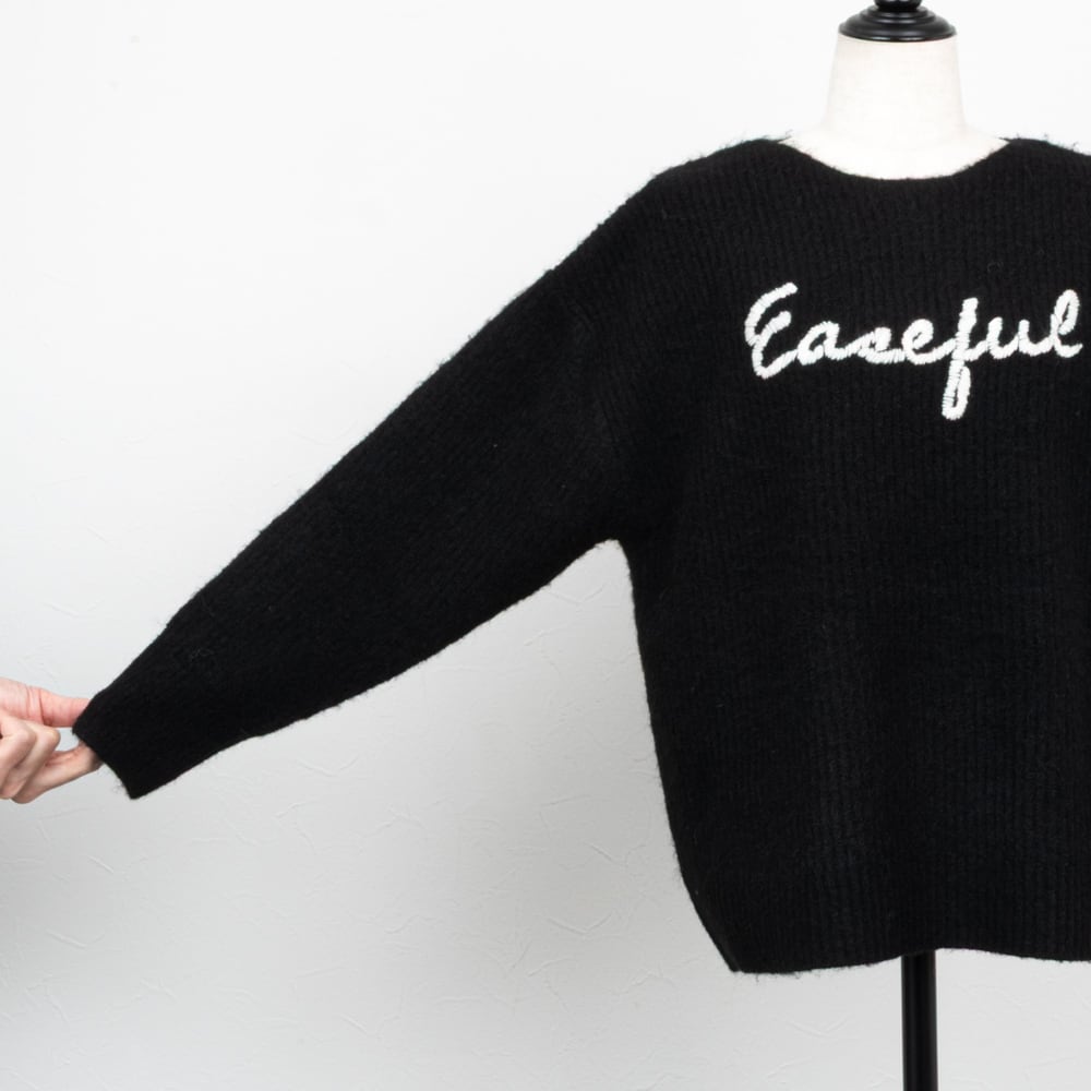 Dignite collier／ディニテコリエ】畦編み刺繍ロゴニットプルオーバー