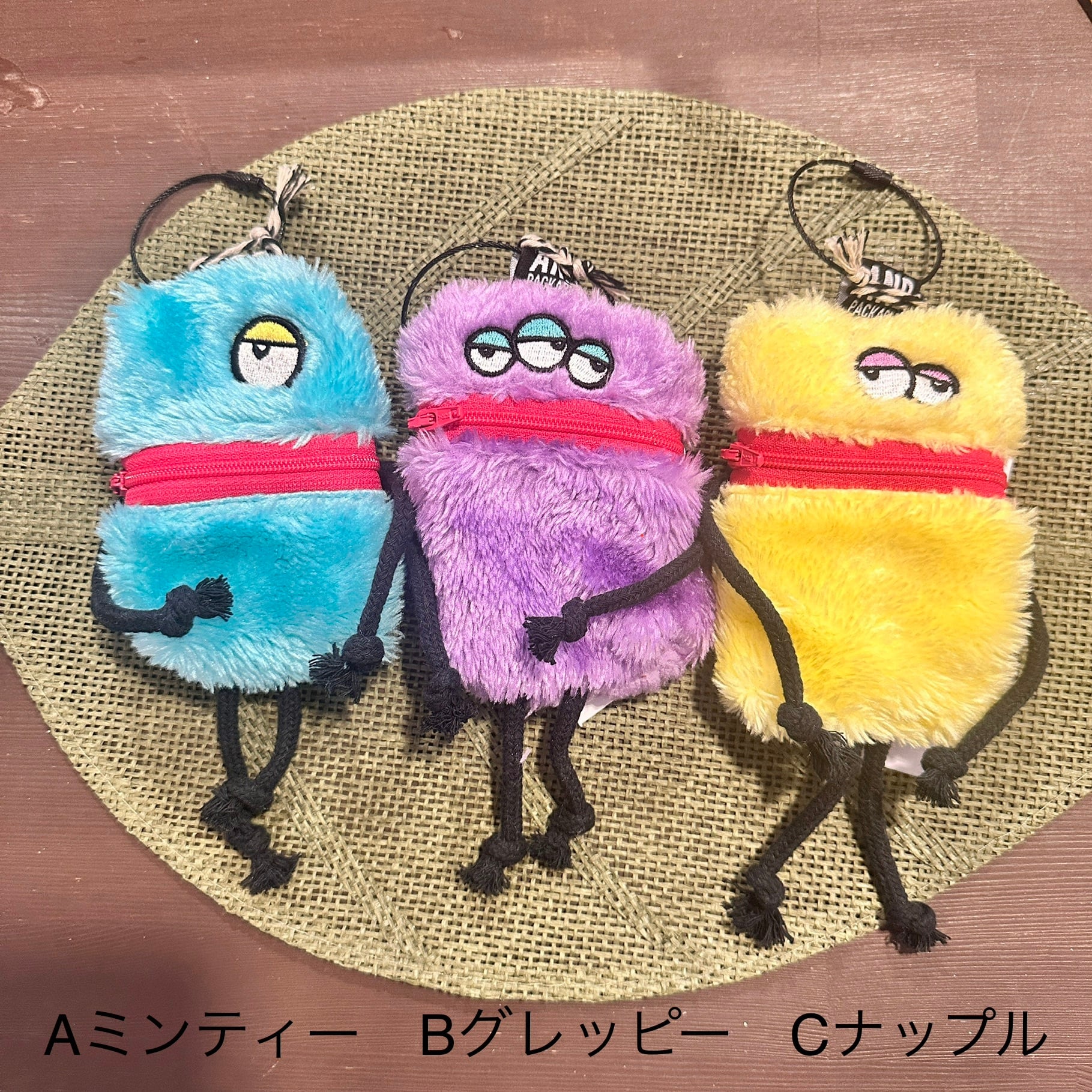 キャンディーモンスターズもこもこミニポーチ　チャーム　キーホルダー　小物入れ