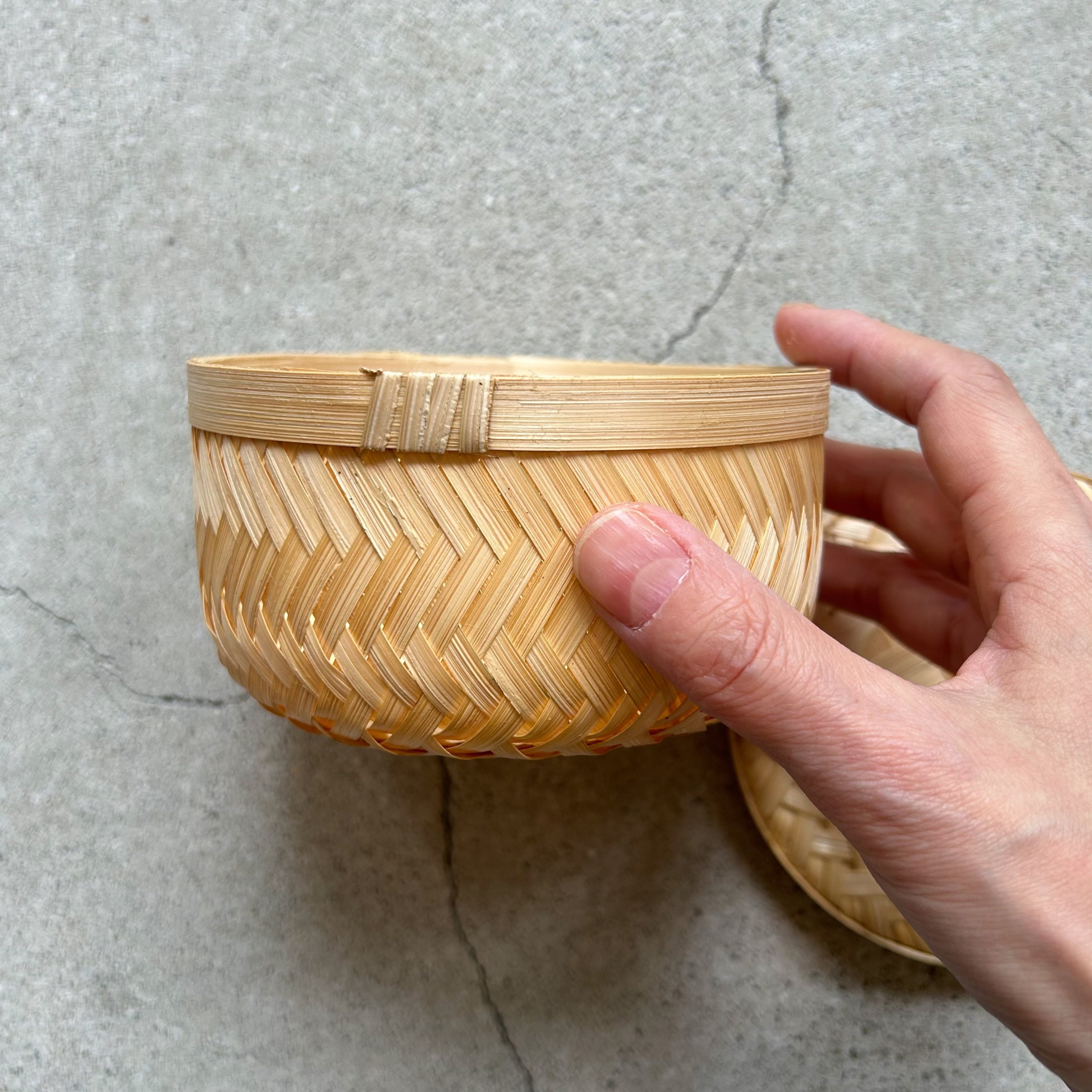台湾製　蓋付き円形カゴ 台湾製 蓋付きの丸いかご(小) | tsuyukusa store