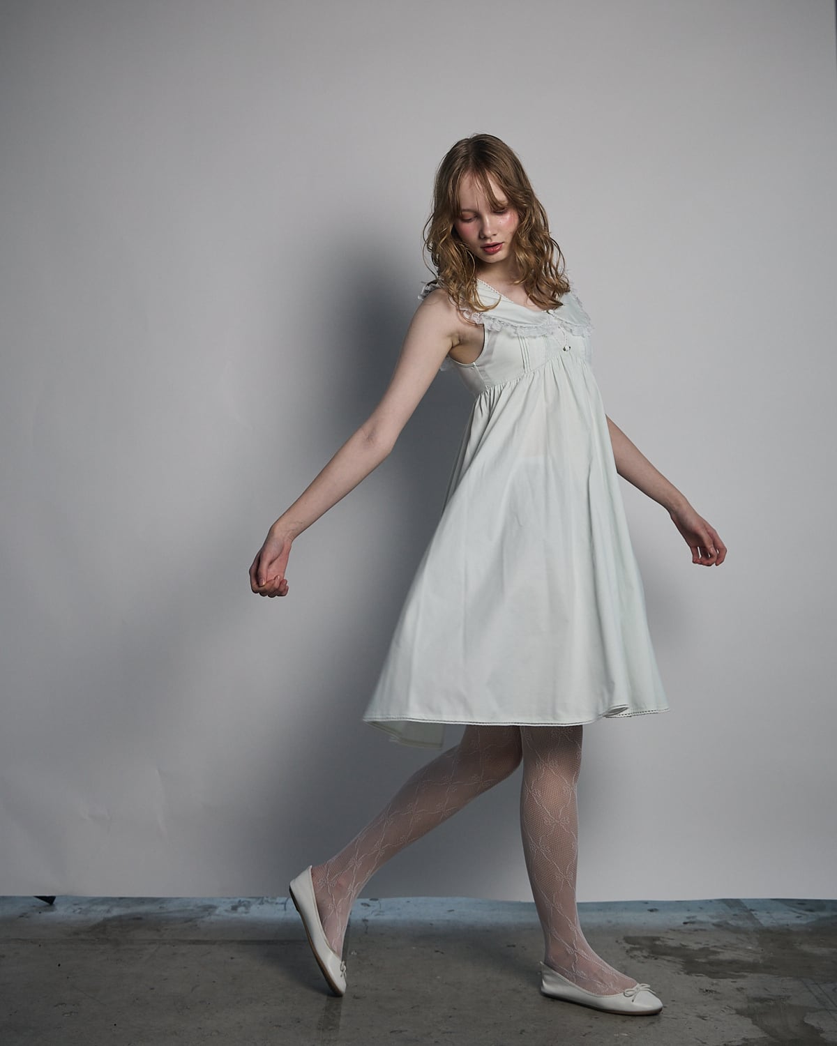 pain】ラウンドカラータックドレス | lilLilly official webstore