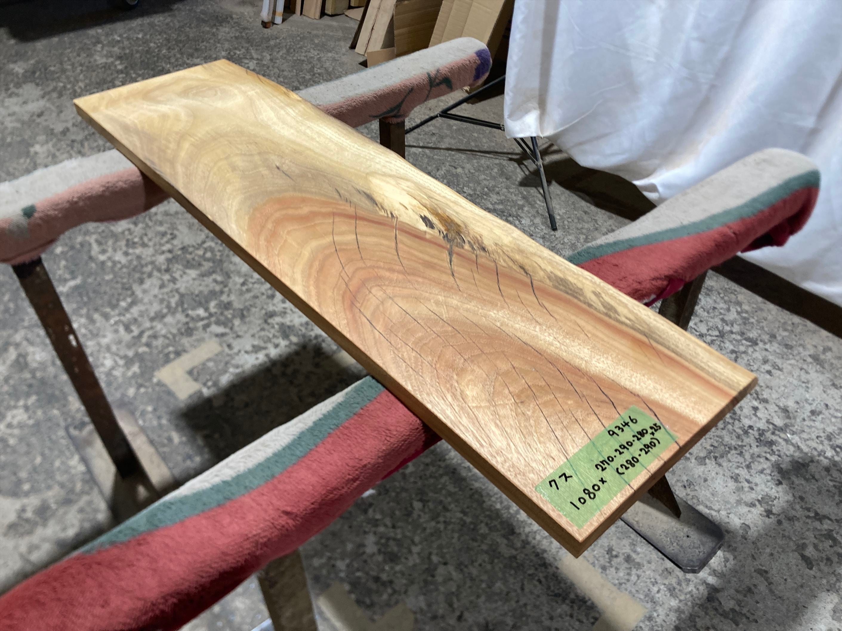 楠（くすのき） | 銘木無垢材一枚板の来宝綜合銘木工業株式会社