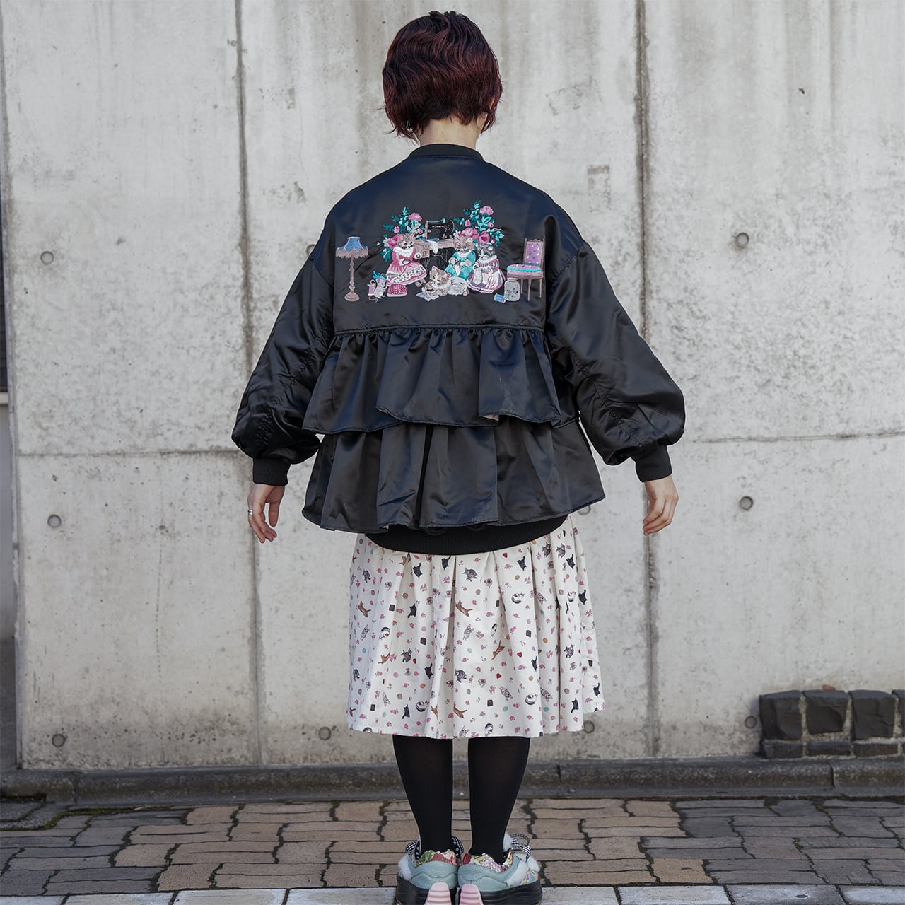 刺繍フリルジャケット“Crafting Cats” (Black) | tamaobazaaar