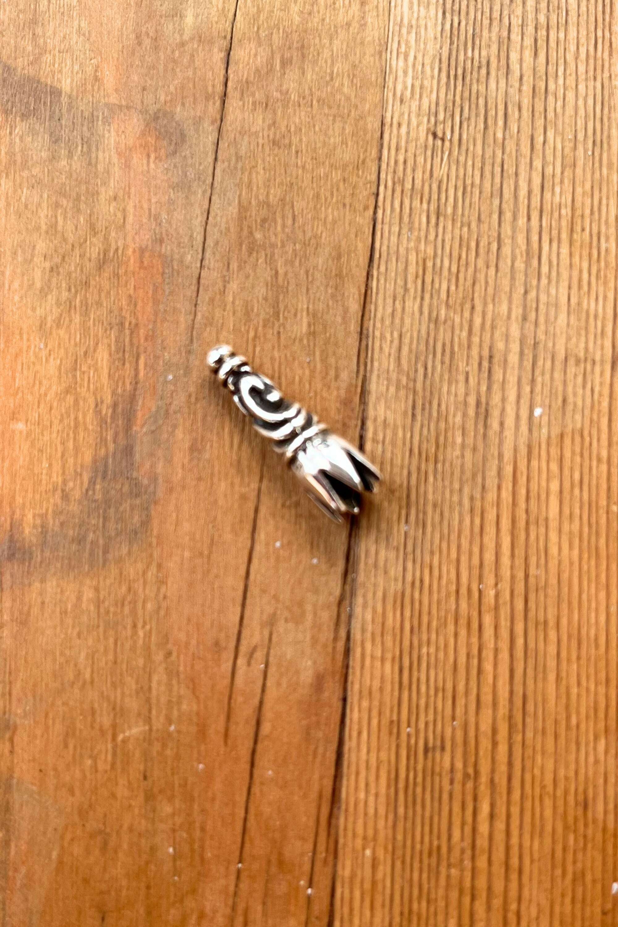 三つ編み革紐ブレスレット