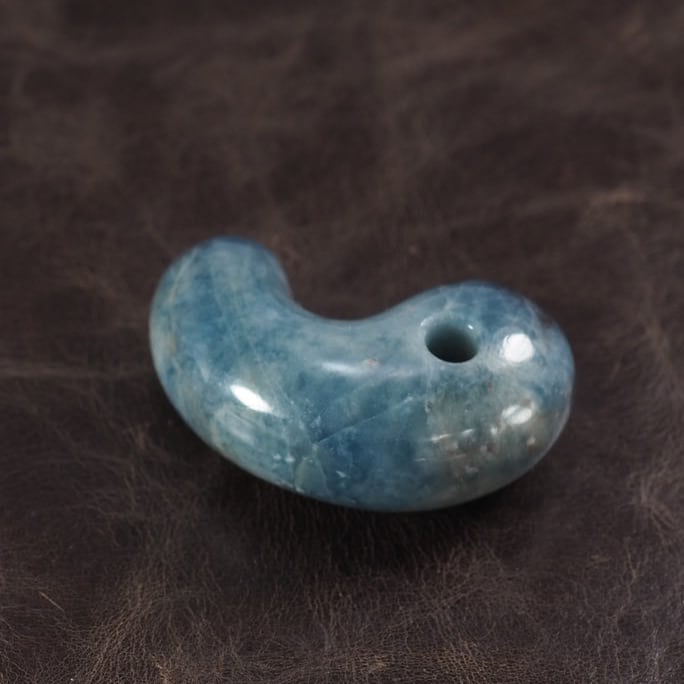 糸魚川翡翠 コン沢 青翡翠 勾玉 (大きめ) 35.1g Itoigawa Blue Jadeite