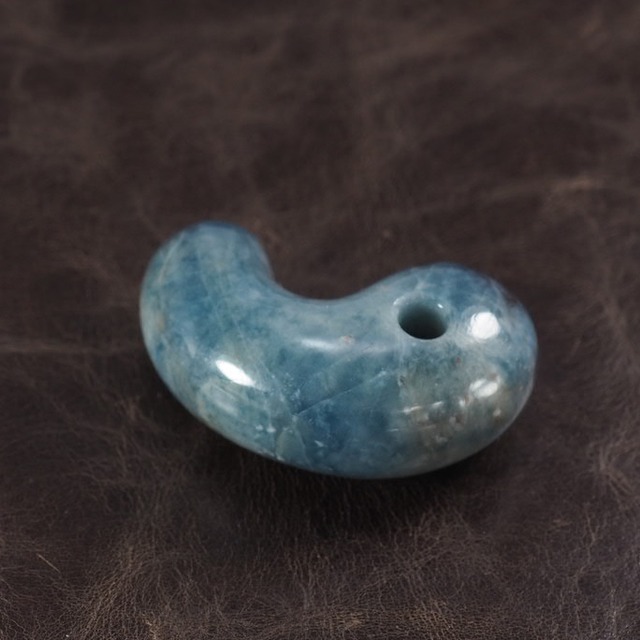 糸魚川翡翠 コン沢 青翡翠 勾玉 (大きめ) 35.1g Itoigawa Blue Jadeite  