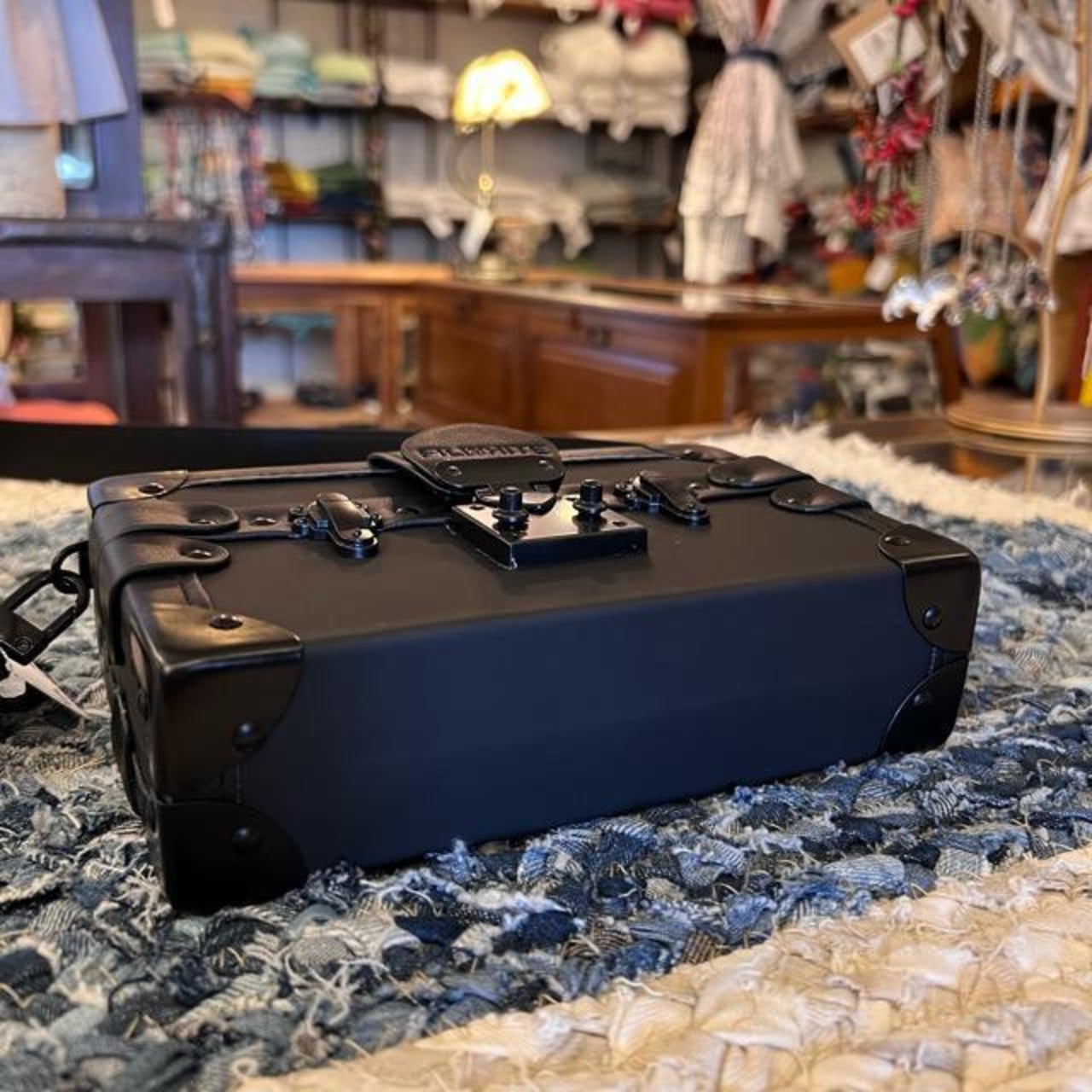 Topanga Bag　ブラックボックスバッグ　ファッション　バッグ　肩掛けバッグ　ショルダーバッグ　小物　レザー　ユニセックス