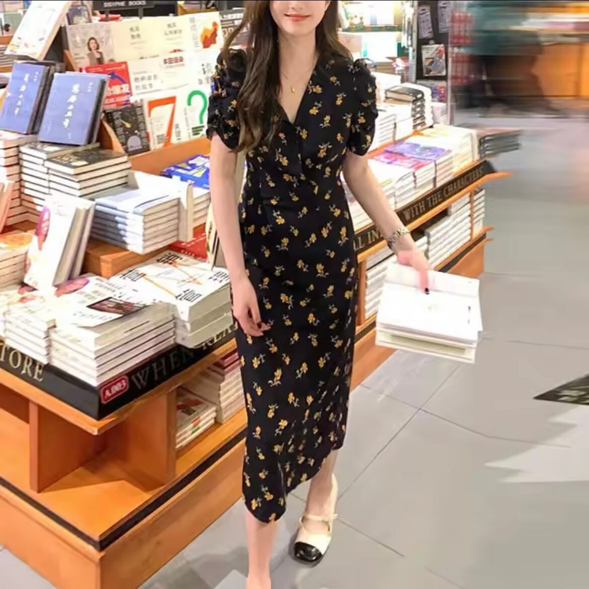 花柄Vネックワンピース