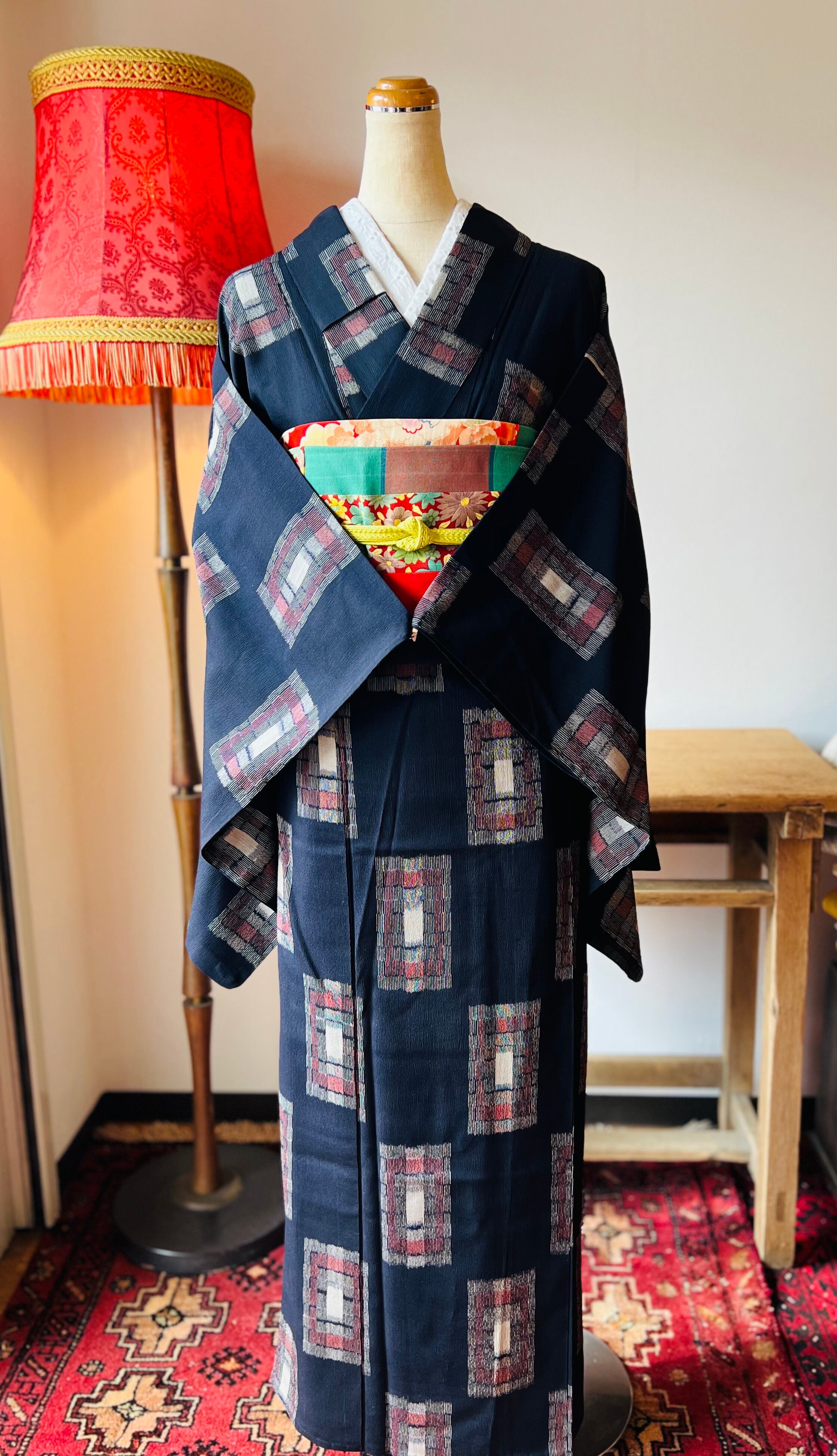 kimono tento ひふみ屋 アンティーク着物《単衣》青色に椿模様の銘仙