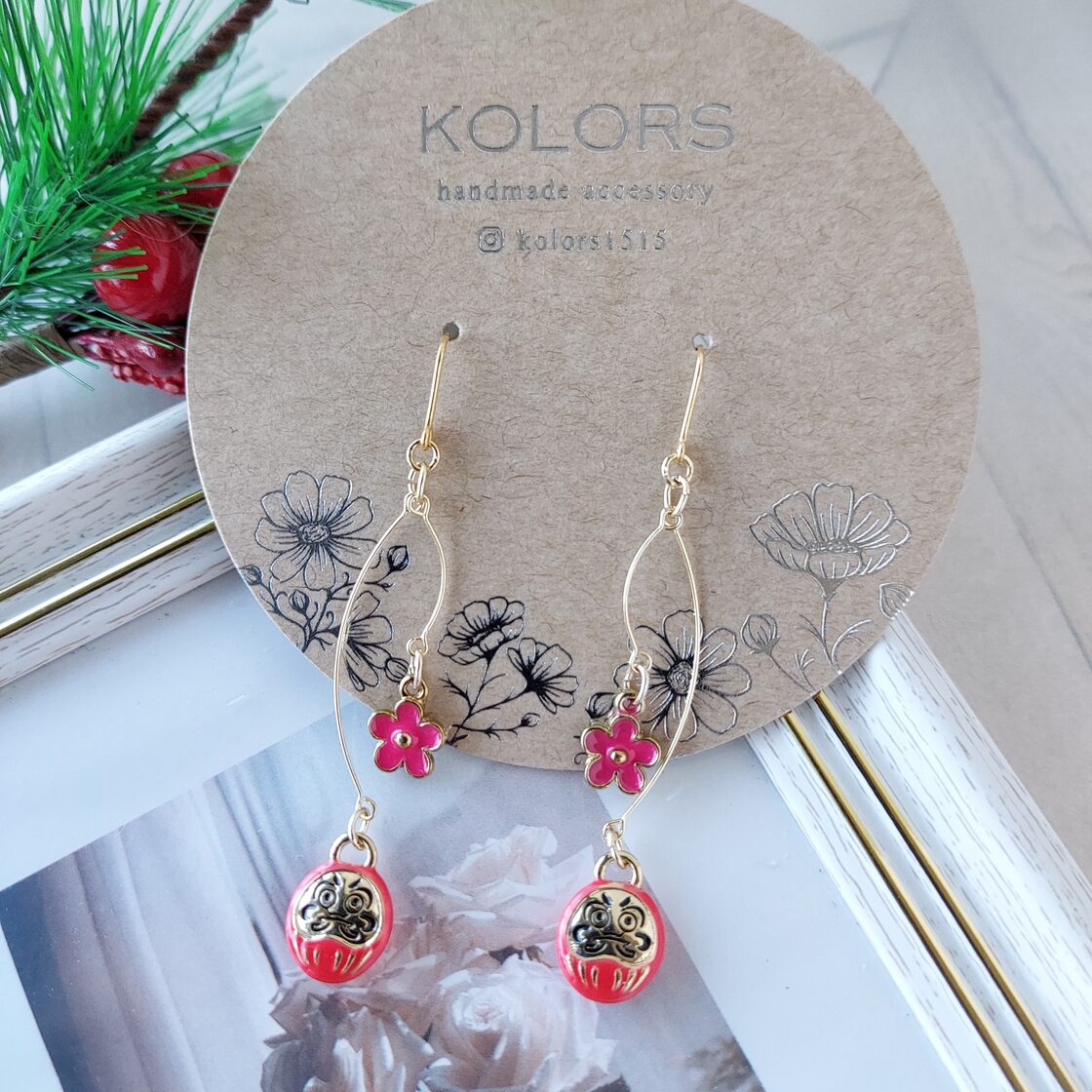 ✿【ピアス or イヤリング 変更可】【だるまとお花 ピアス・イヤリング 