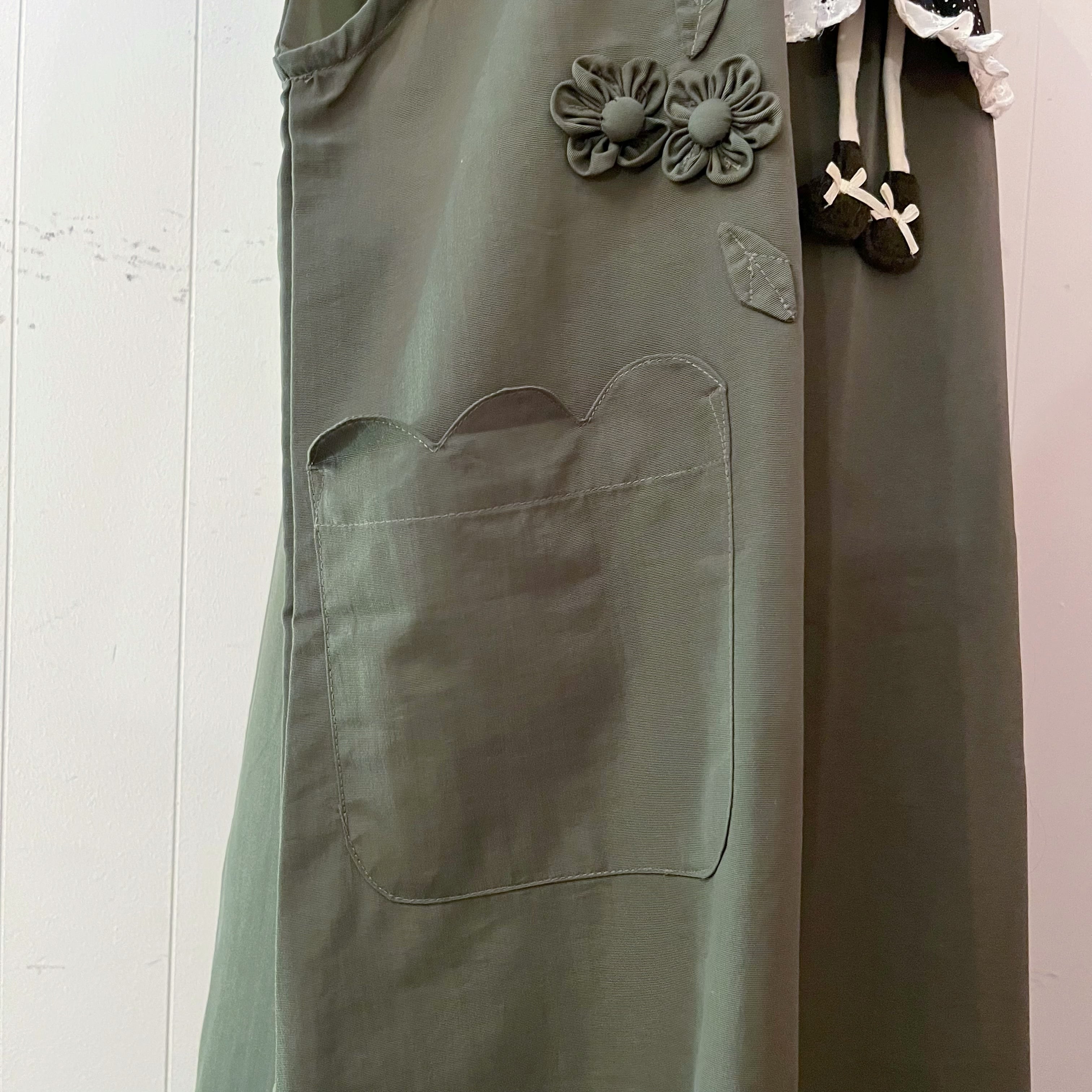 doll applique khaki jumper skirt