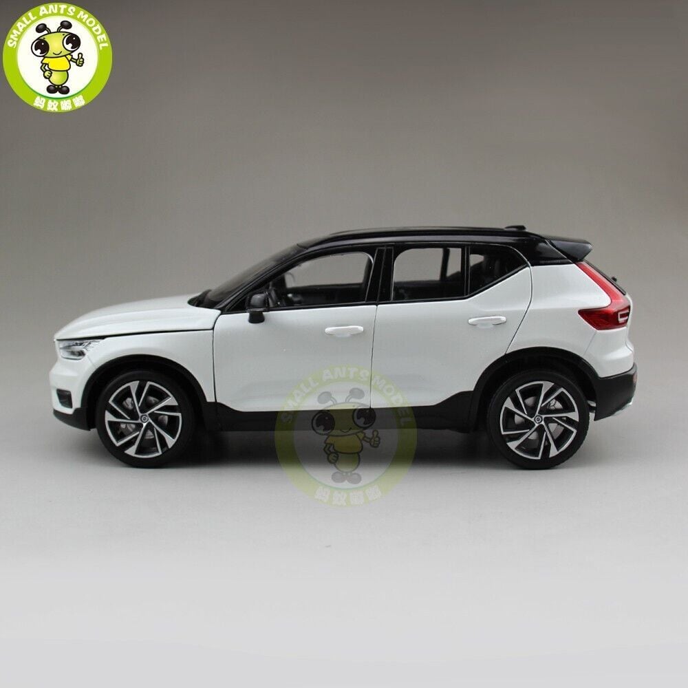 ミニカー 1/18 ボルボ VOLVO XC40 2022 ホワイト