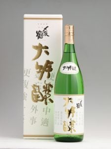〆張鶴 大吟醸 金ラベル 1,800ml | 酒道楽工藤