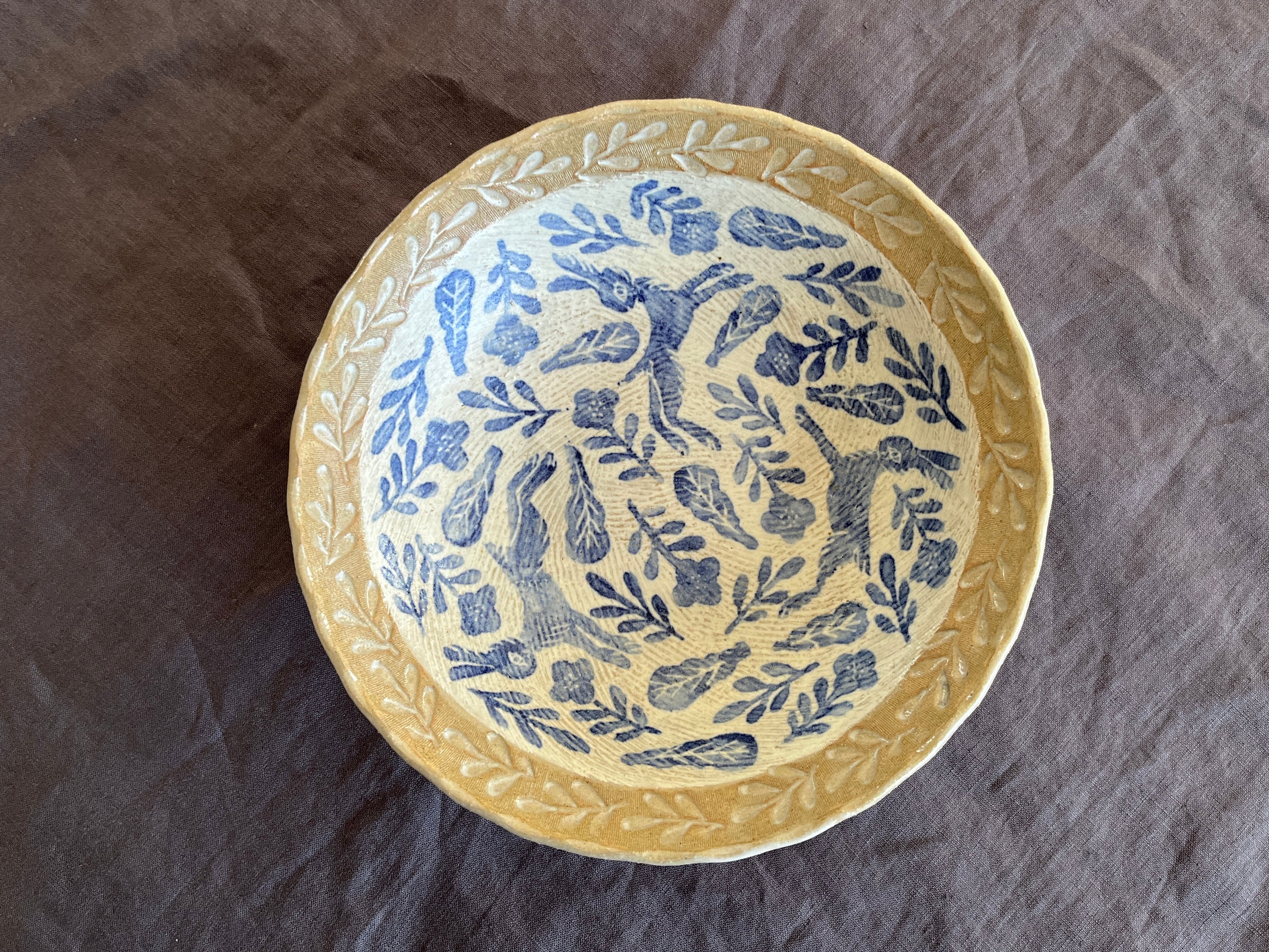 うさぎ染め付け大鉢 『野あそび』