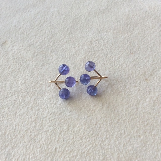 タンザナイト！なつぶつぶピアス K10 ご褒美ジュエリー 大人可愛い シンプル 普段使い