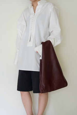【 KAYLE 】SCULPTED SLEEVE SUVIN COTTON SHIRT