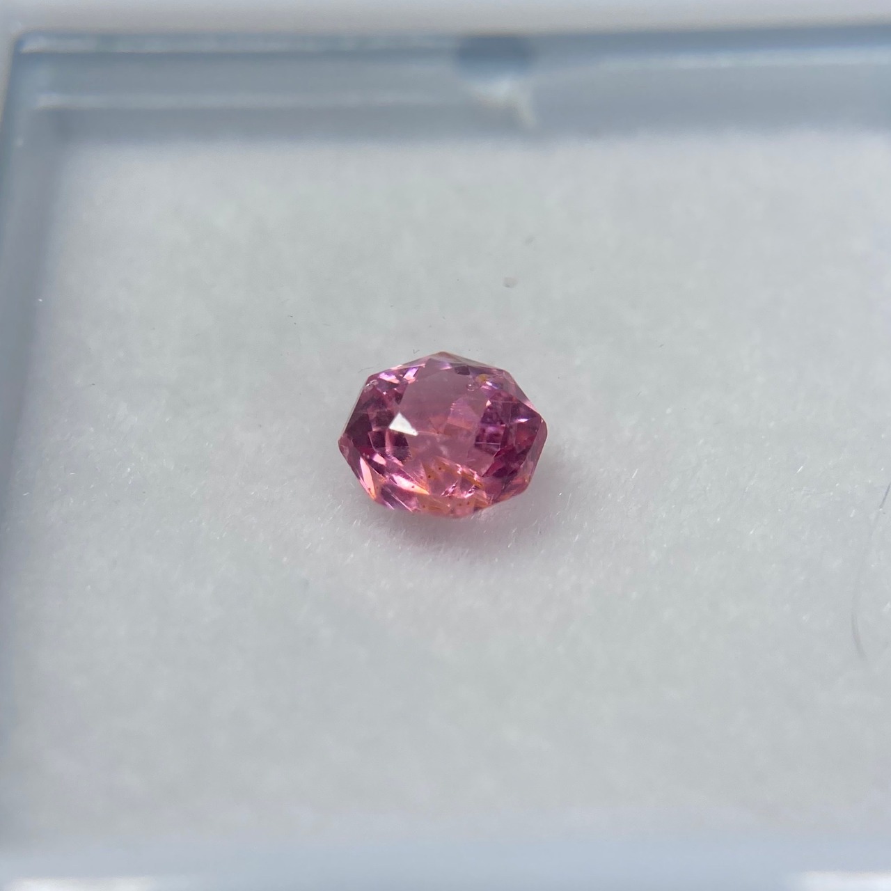お花みたいなスピネル 訳あってお買い得：約4.5mm-4.8mm No.4