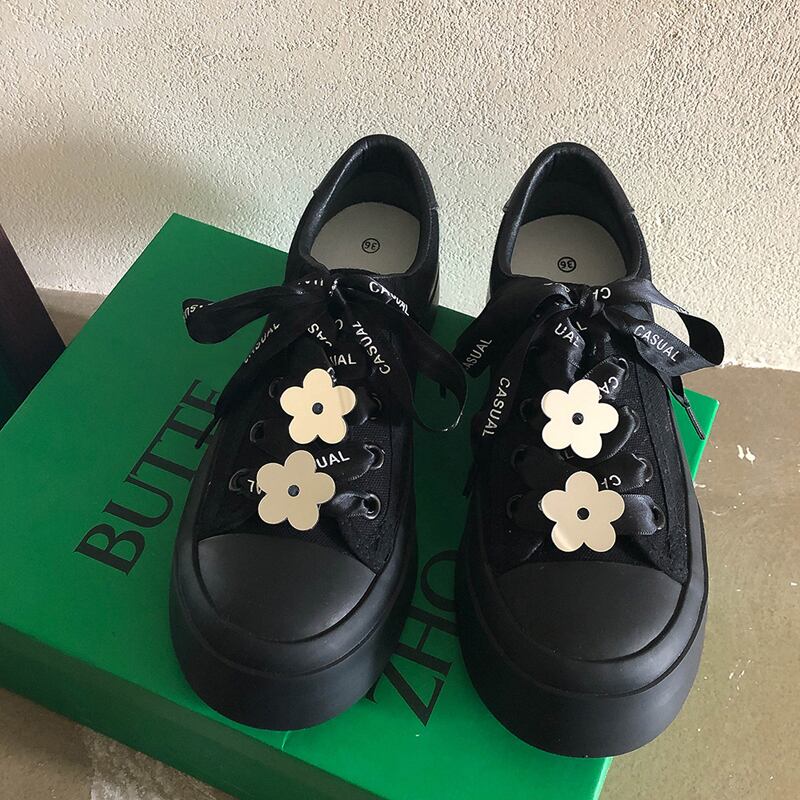 林先叁シリーズ お靴 サイズ35 40 花 スニーカー スポーツ風 シューズ ブラック 黒い 可愛い 合わせやすい Elegant