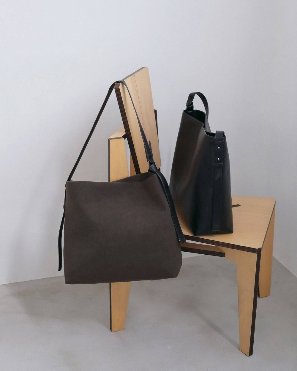 【 anuke 】Ecoleather Tote Bag
