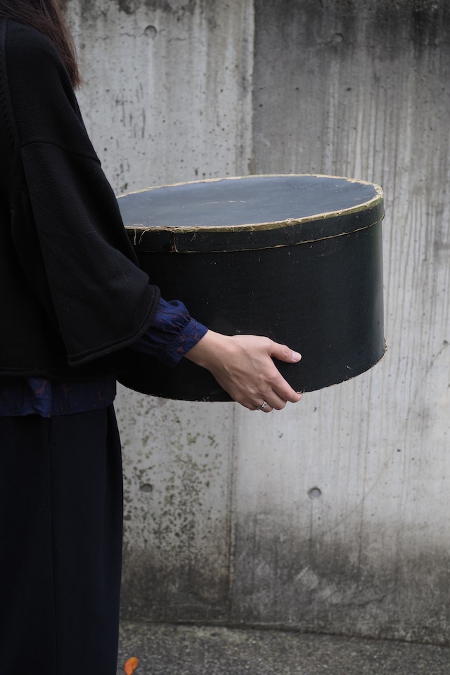 大きな黒のハットボックス-antique paper round hat box