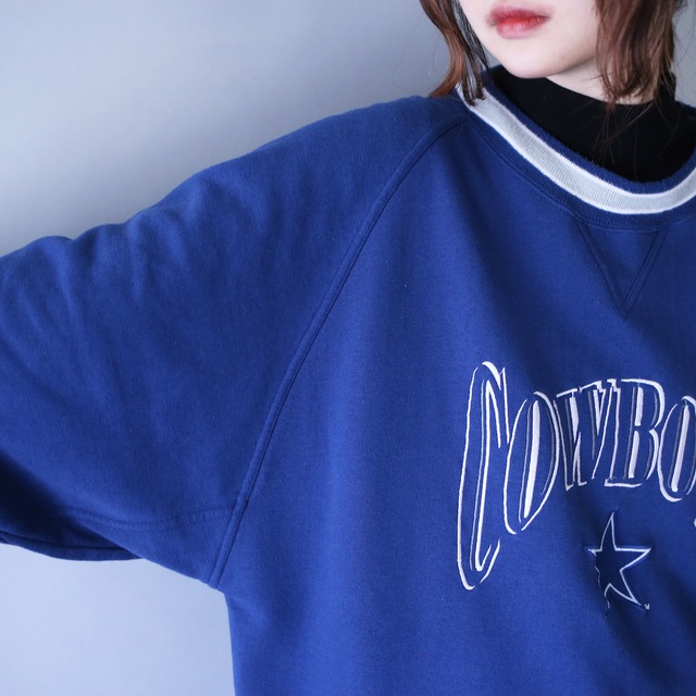 "刺繍" COWBOYS logo design over silhouette sweatshirt