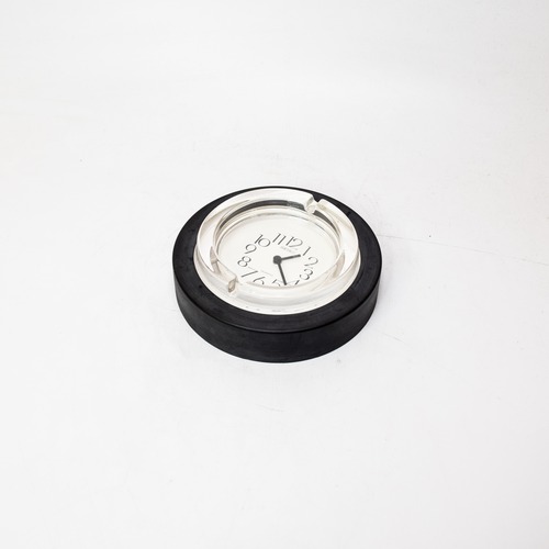 灰皿もしくは時計